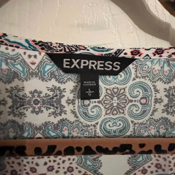 Express Patterned Blouse - Picture 3 of 3